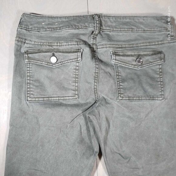 Sage Green American Eagle Cargo Capris Distressed Size 4‎ 97% cotton - Picture 5 of 11